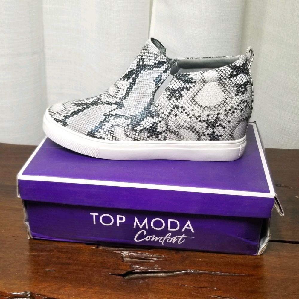 Wedge sneakers